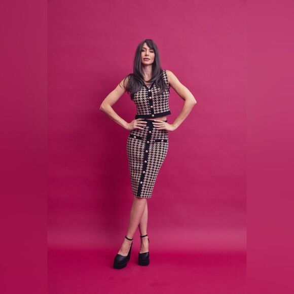 997. HOUNDSTOOTH KNIT SLEEVELESS TOP AND MIDI SKIRT SET - Picture 4 of 5